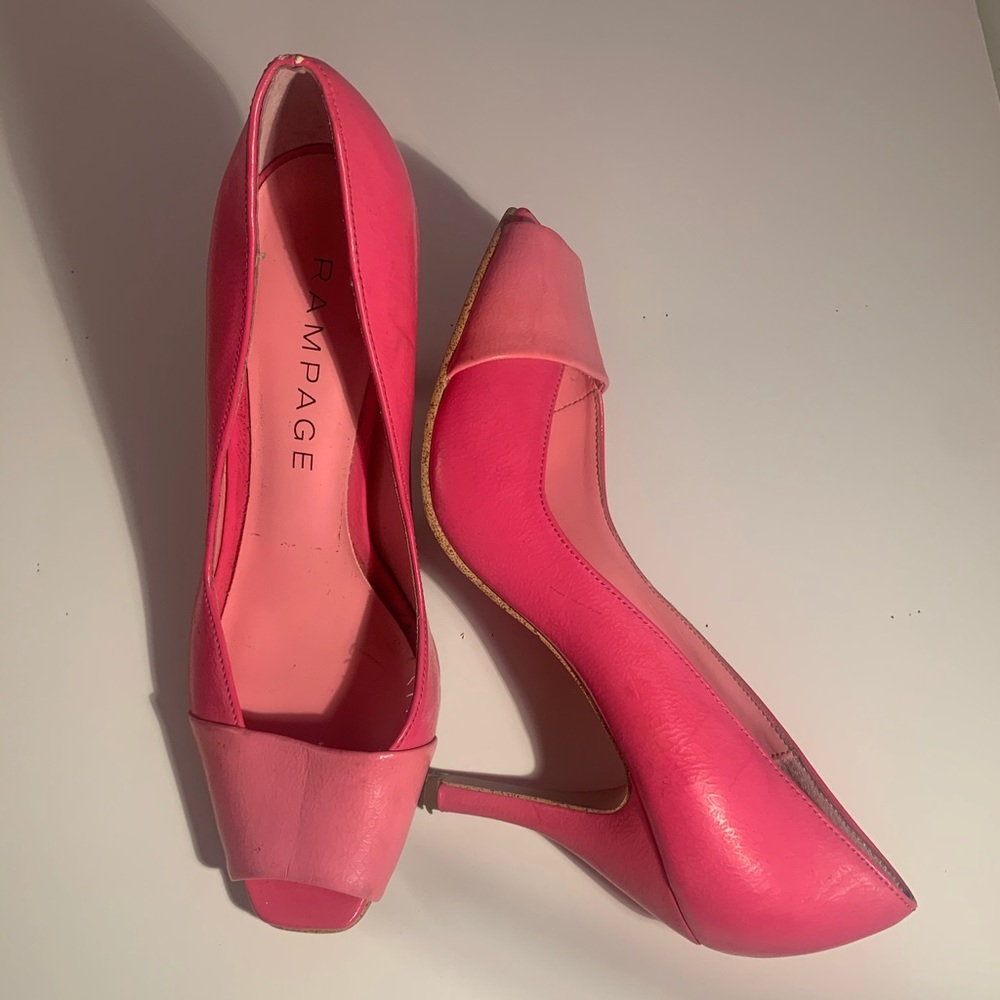 Peek toe pumps